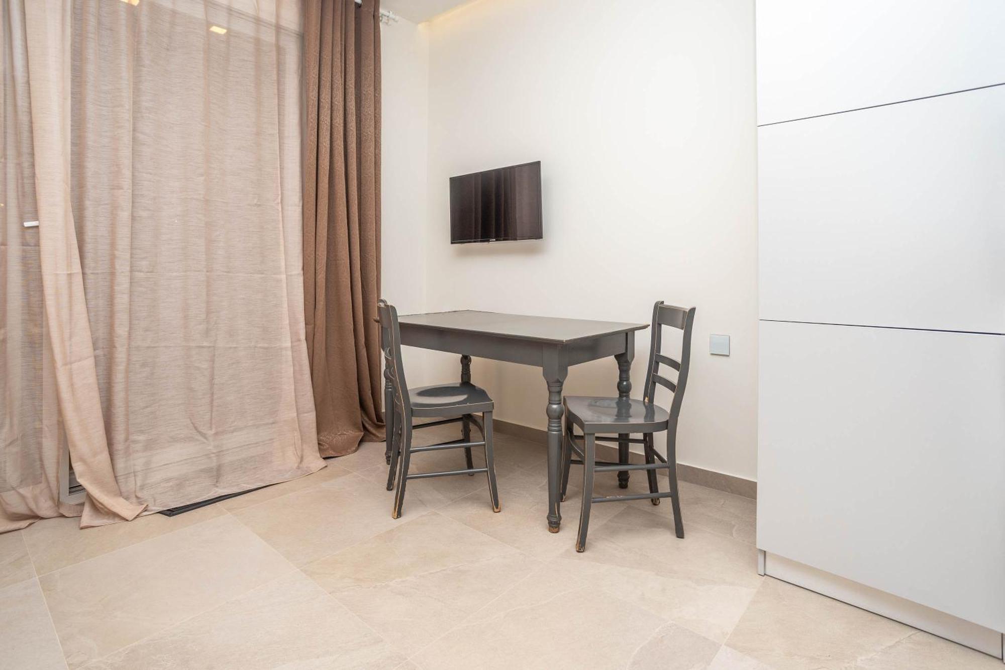 Mellagia Apartment